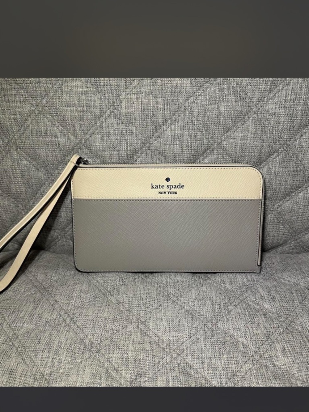 kate spade lucy medium l-zip wristlet in platinum grey multi